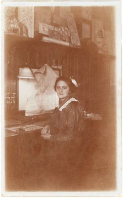 Postcard photograph of Winifred Mold