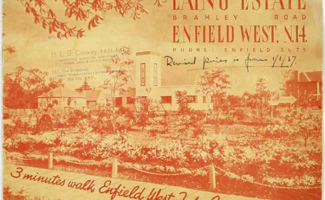 The Laing Estate/ Bramley Road, Enfield, West, N.14/ 3 minutes walk Enfield West tube station|||Brochure for new houses in Oakwood, 1937