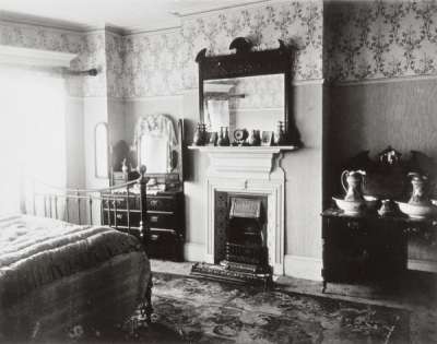 Photograph of interior of a house in Leytonstone, 1913