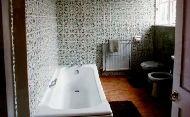 Photograph of a bathroom in Hampstead, 1974