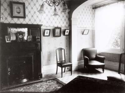 Photograph of interior of a house in Leytonstone, 1913